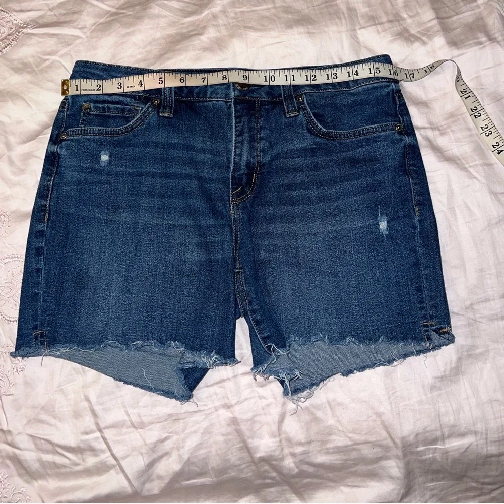Seven7 Distressed Denim Shorts Medium Wash Raw Hem Size 6